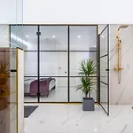 Modern With Jacuzzi And Sauna * 바사