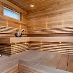 Modern With Jacuzzi And Sauna * 바사