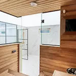 Modern With Jacuzzi And Sauna 아파트 *