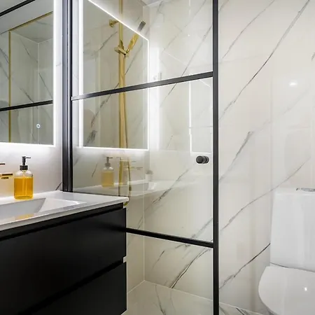 Modern With Jacuzzi And Sauna *