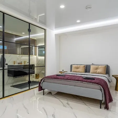 Modern With Jacuzzi And Sauna 바사