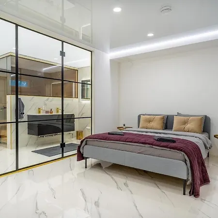 Modern With Jacuzzi And Sauna 아파트 바사