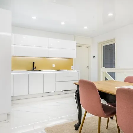 Modern With Jacuzzi And Sauna *