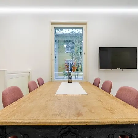 Modern With Jacuzzi And Sauna Apartmán