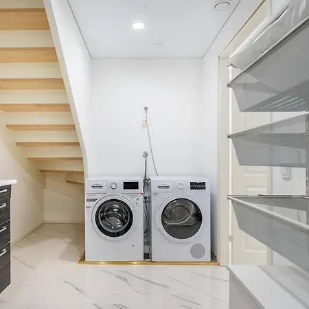 아파트 Modern With Jacuzzi And Sauna