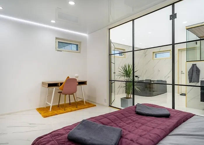 Modern With Jacuzzi And Sauna