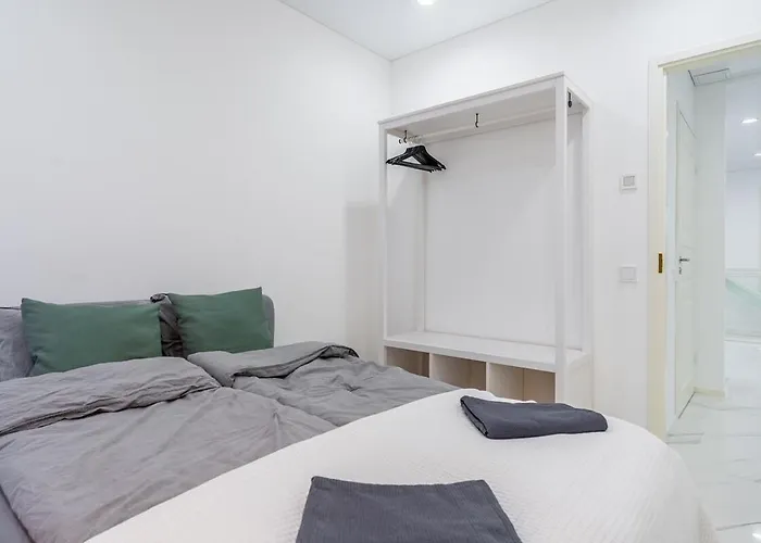 Modern With Jacuzzi And Sauna 바사