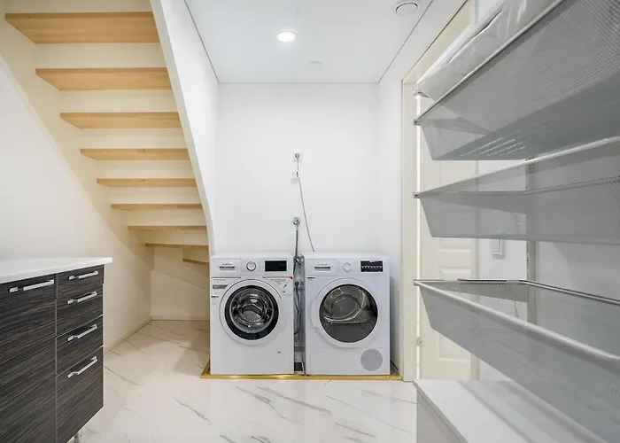 아파트 Modern With Jacuzzi And Sauna